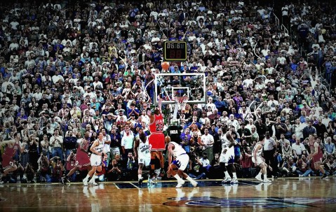 J9-库里在巴黎圣日耳曼比赛中绝杀，突破纪录引发热议！的简单介绍