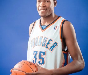 J9-关于杜兰特回归赛场，突破纪录首场状态亮眼，加拿大队观众沸腾！的信息